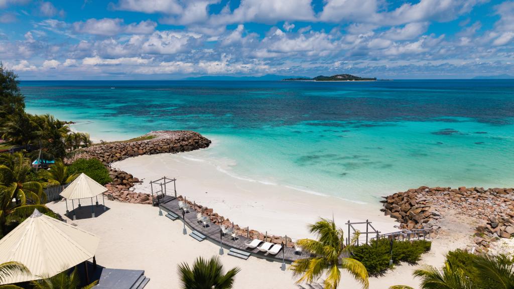 Photo 16: Islander - Praslin (Seychelles)