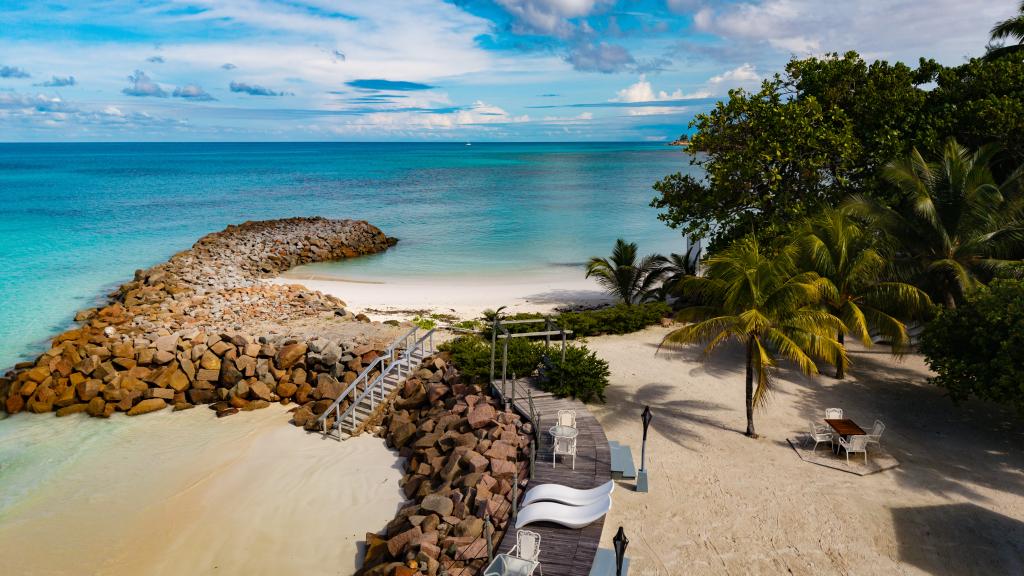 Photo 2: Islander - Praslin (Seychelles)