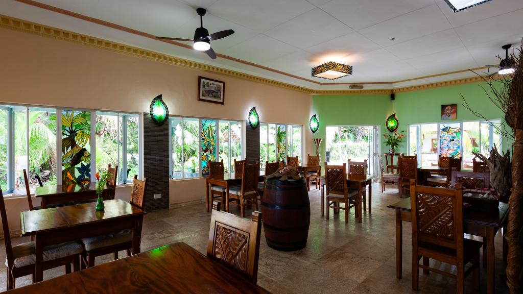 Photo 17: Islander - Praslin (Seychelles)