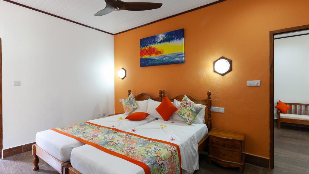 Photo 108: Islander - Praslin (Seychelles)