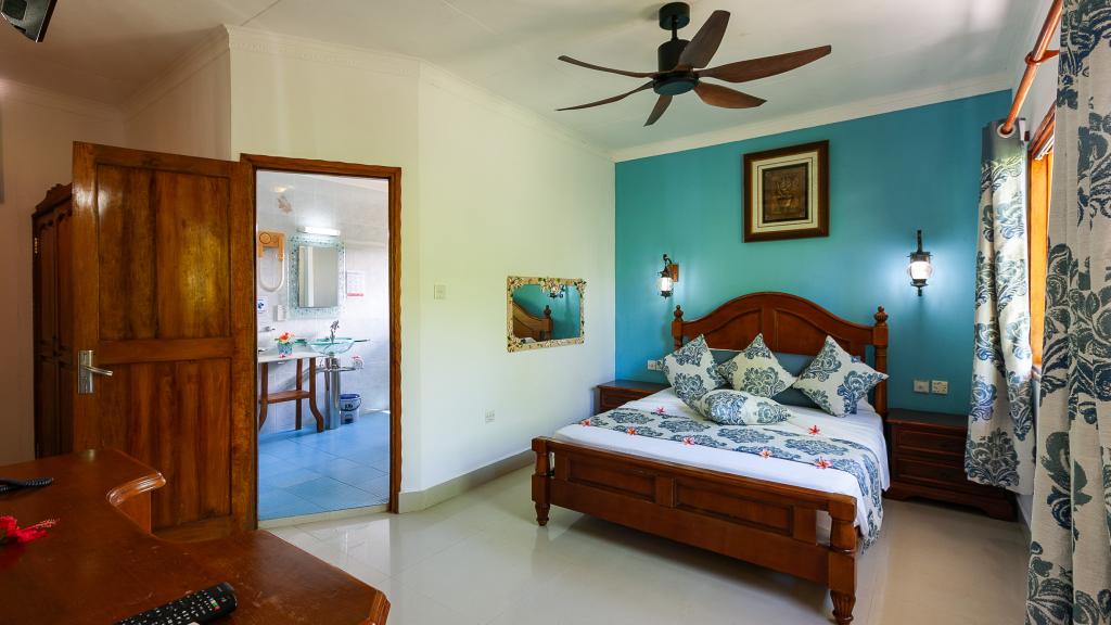 Photo 138: Islander - Praslin (Seychelles)