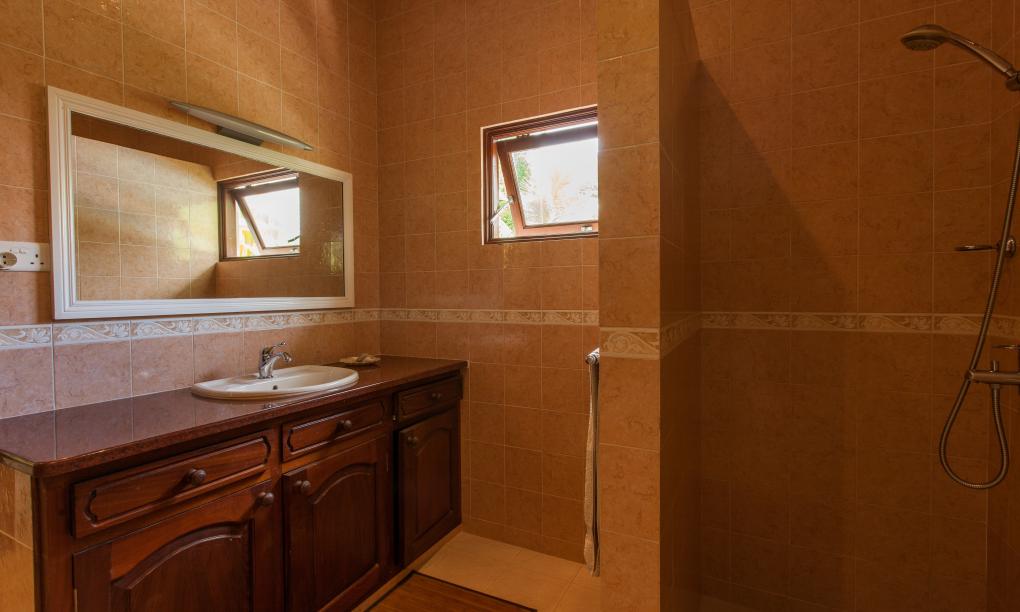 Tropical Sanctuary - Villa mit Meerblick