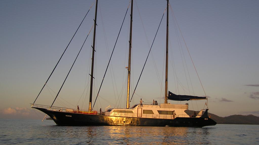 Foto 13: Silhouette Sea Star & Sea Bird - Seychelles (Seychelles)