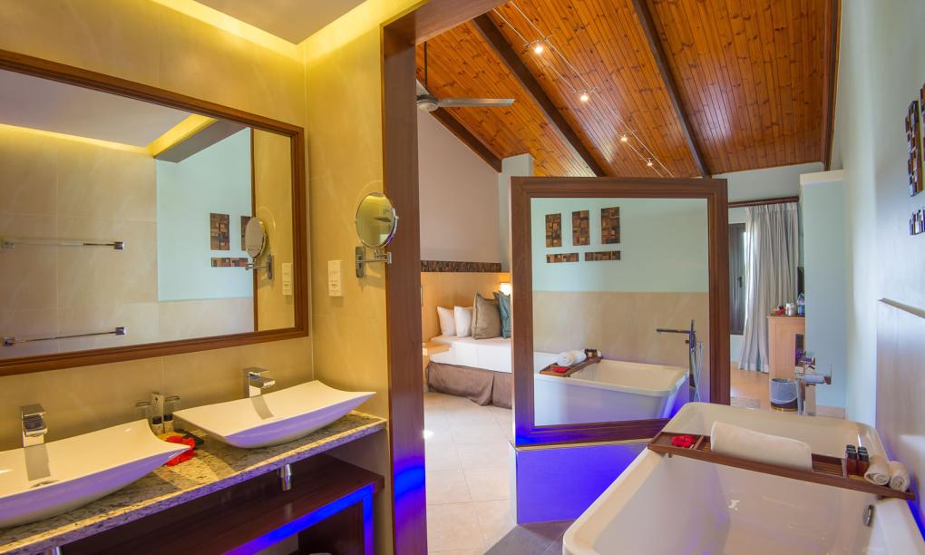 Coco de Mer & Black Parrot Suites - Standard