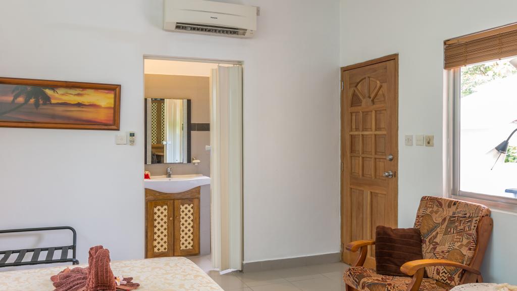 Foto 58: Bougainvillea - Mahé (Seychellen)