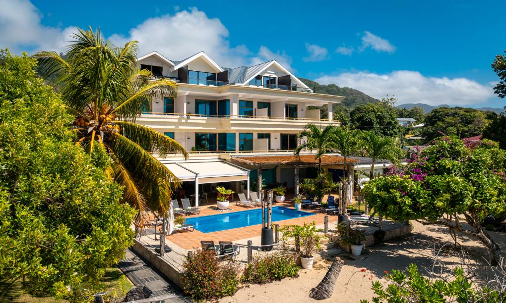 Crown Beach Hotel