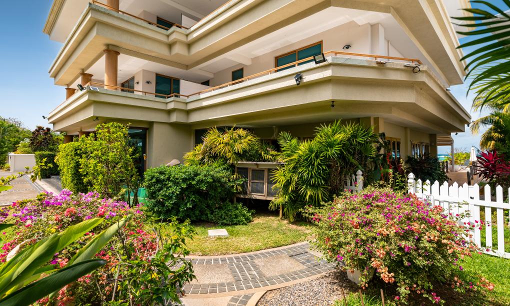 Crown Beach Hotel