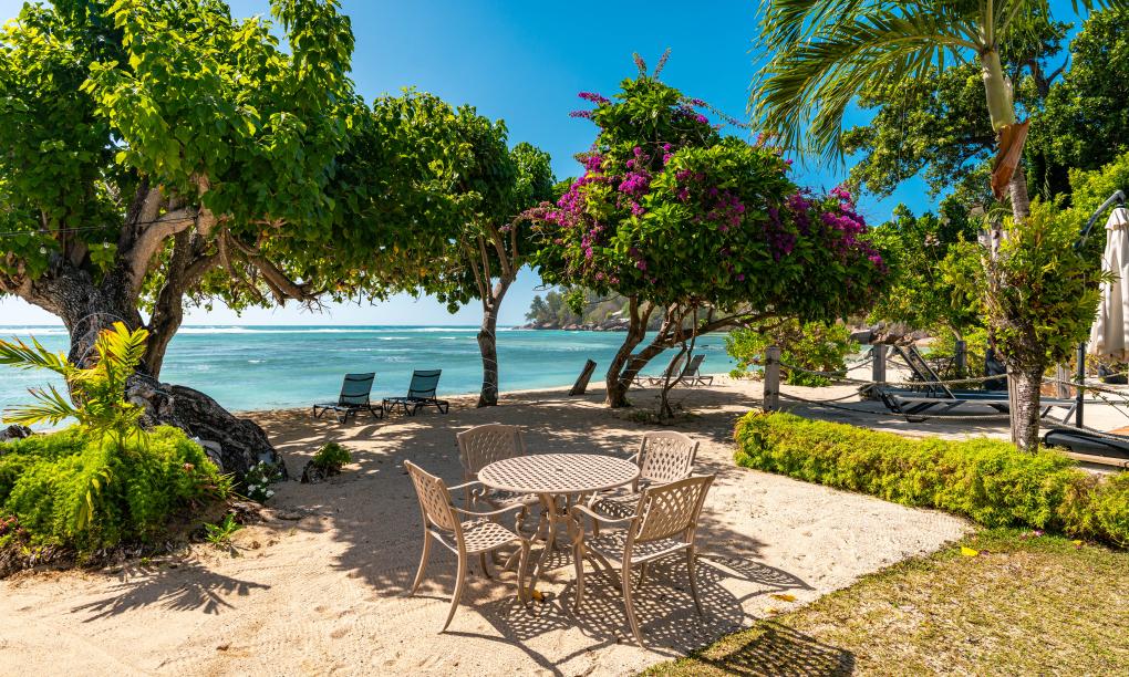 Crown Beach Hotel