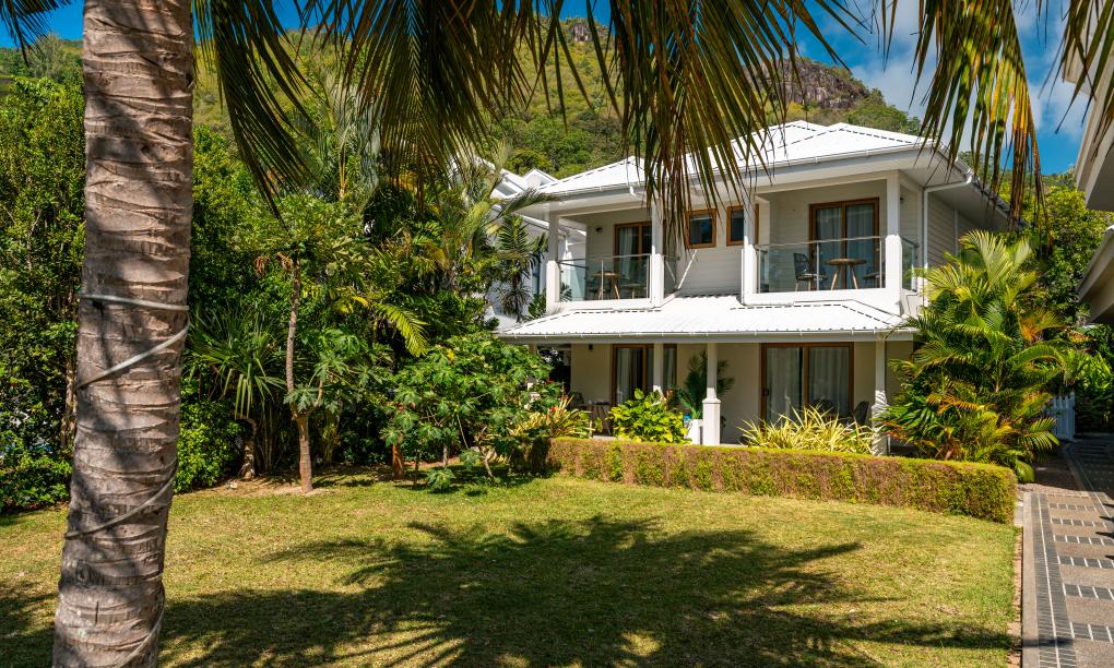 Crown Beach Hotel