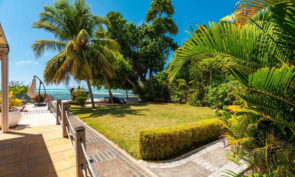 Crown Beach Hotel
