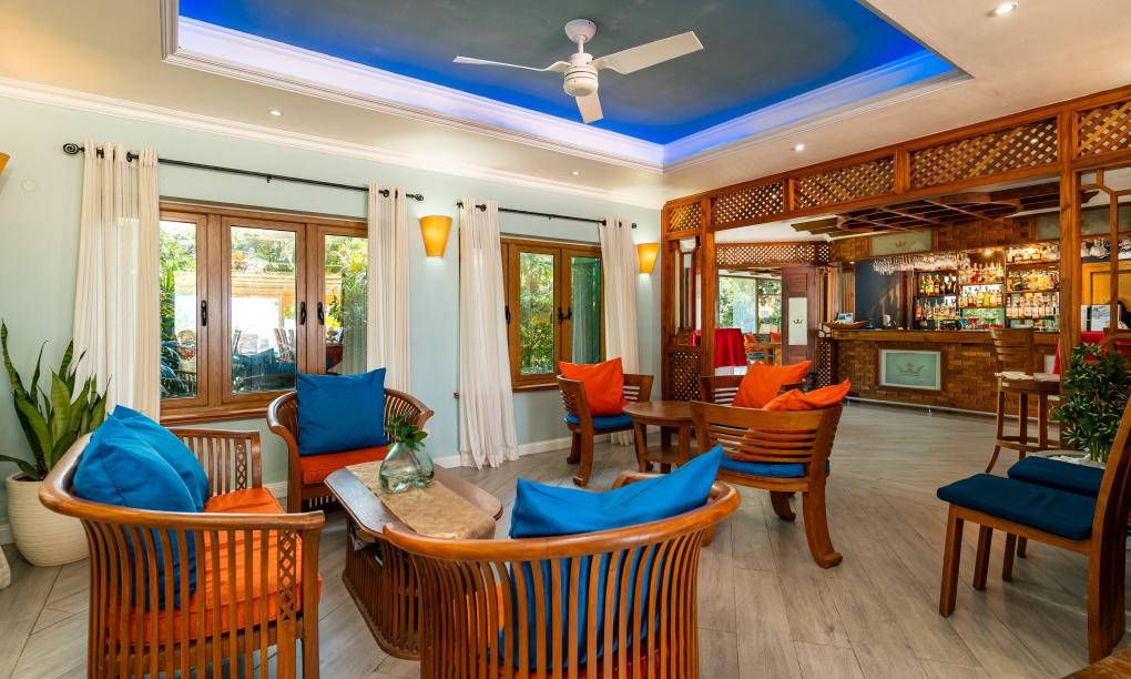 Crown Beach Hotel