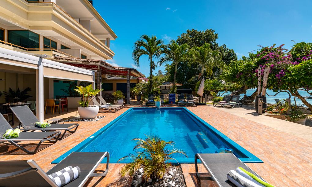 Crown Beach Hotel