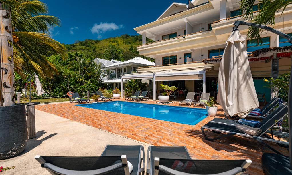 Crown Beach Hotel