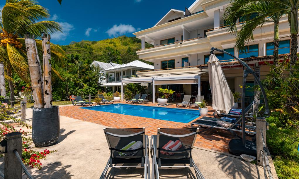 Crown Beach Hotel
