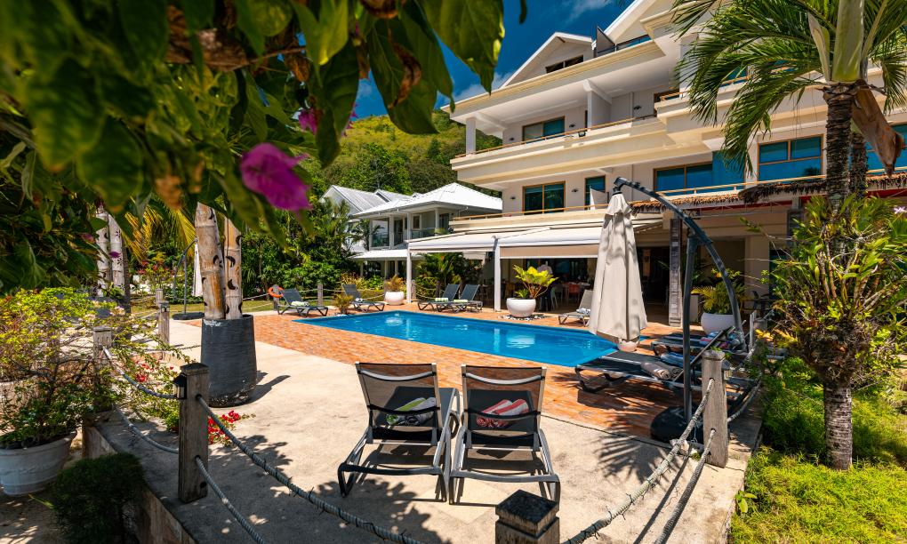 Crown Beach Hotel
