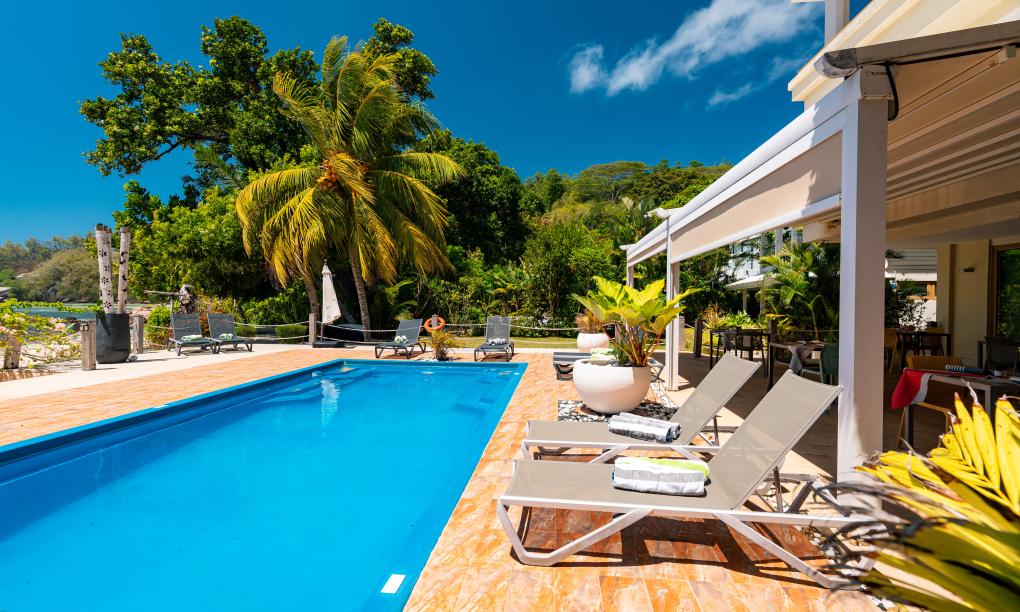 Crown Beach Hotel