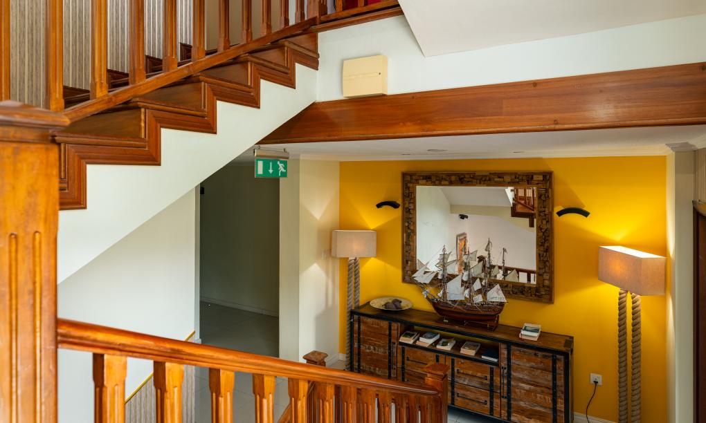 Crown Beach Hotel
