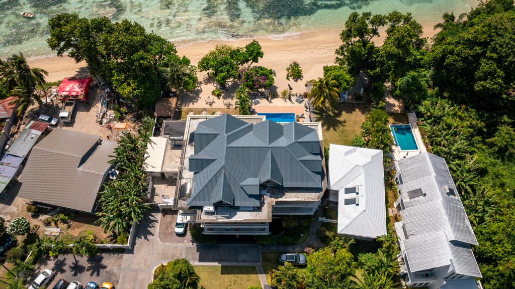 Foto 2: Crown Beach Hotel - Mahé (Seychellerna)