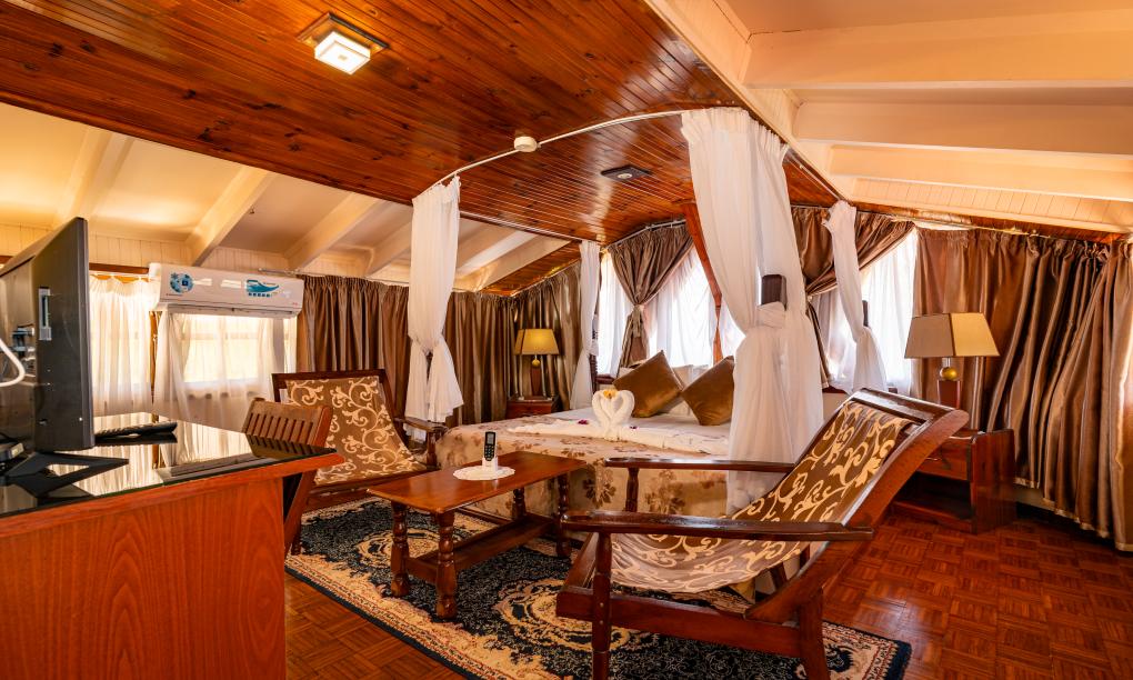 Carana Hilltop Villa - Mansardenzimmer