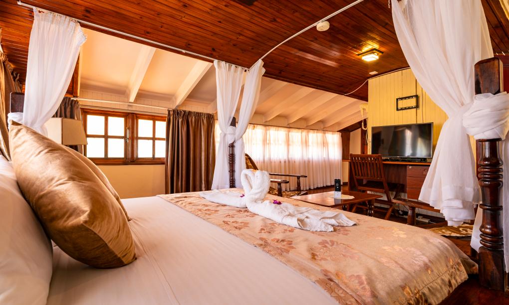 Carana Hilltop Villa - Whole Villa