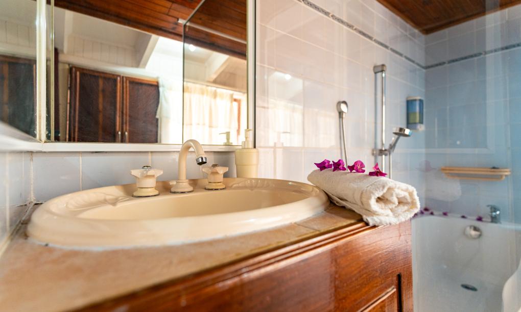 Carana Hilltop Villa - Mansardenzimmer