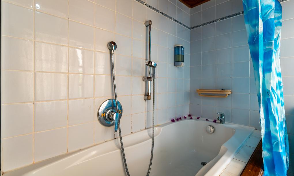 Carana Hilltop Villa - Attic Room