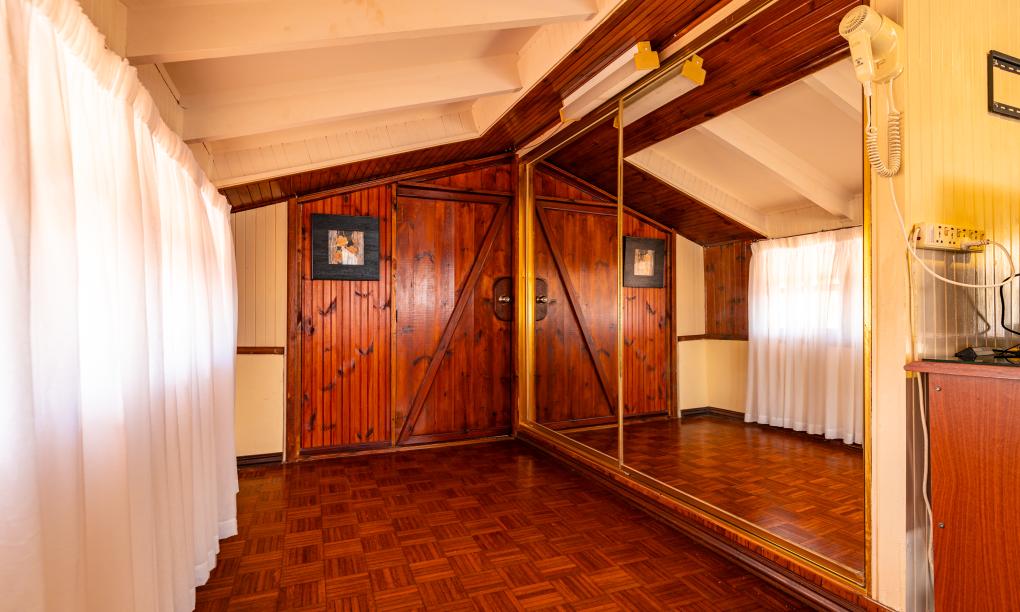 Carana Hilltop Villa - Family Villa