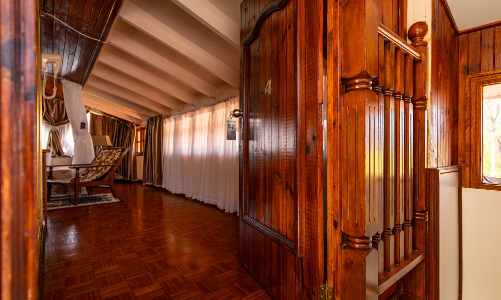 Carana Hilltop Villa - Mansardenzimmer