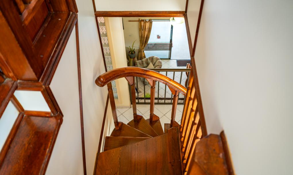 Carana Hilltop Villa - Mansardenzimmer