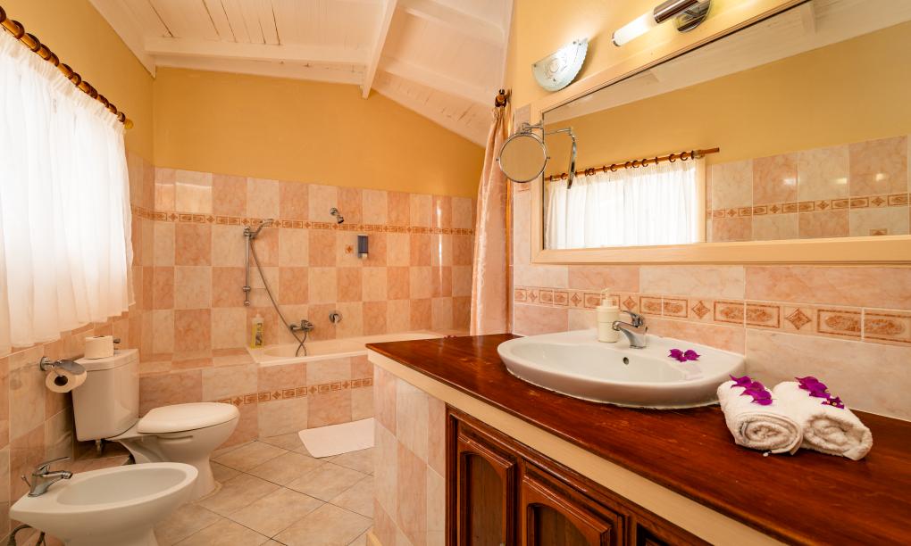 Carana Hilltop Villa - Whole Villa