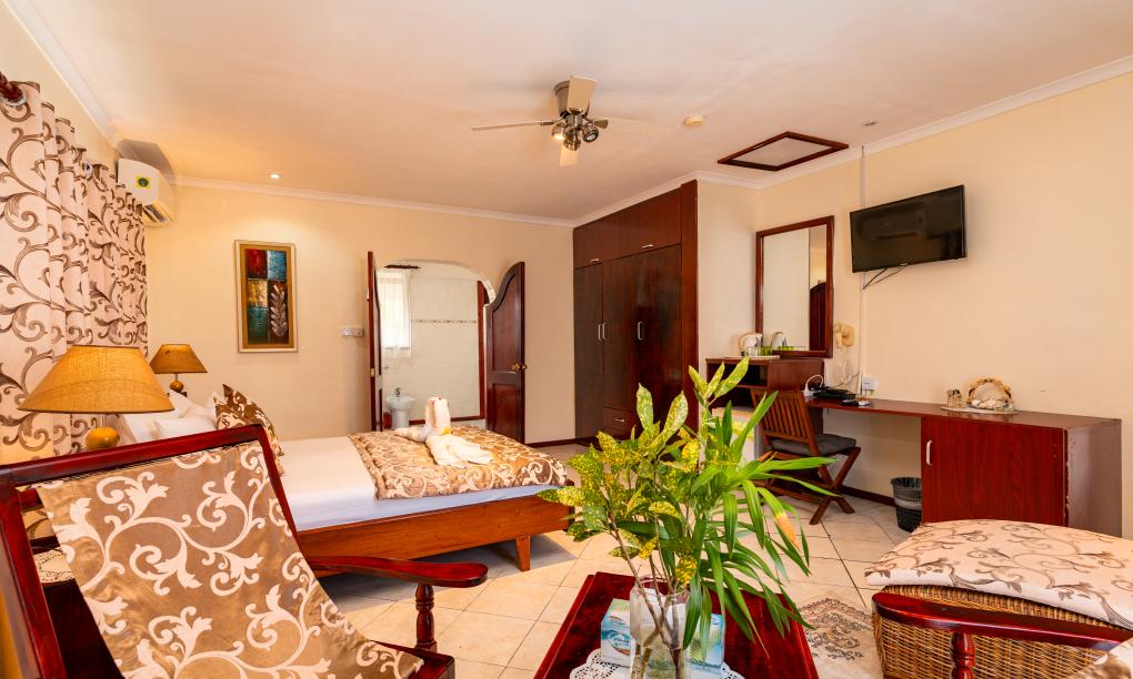 Carana Hilltop Villa - Luxury Room
