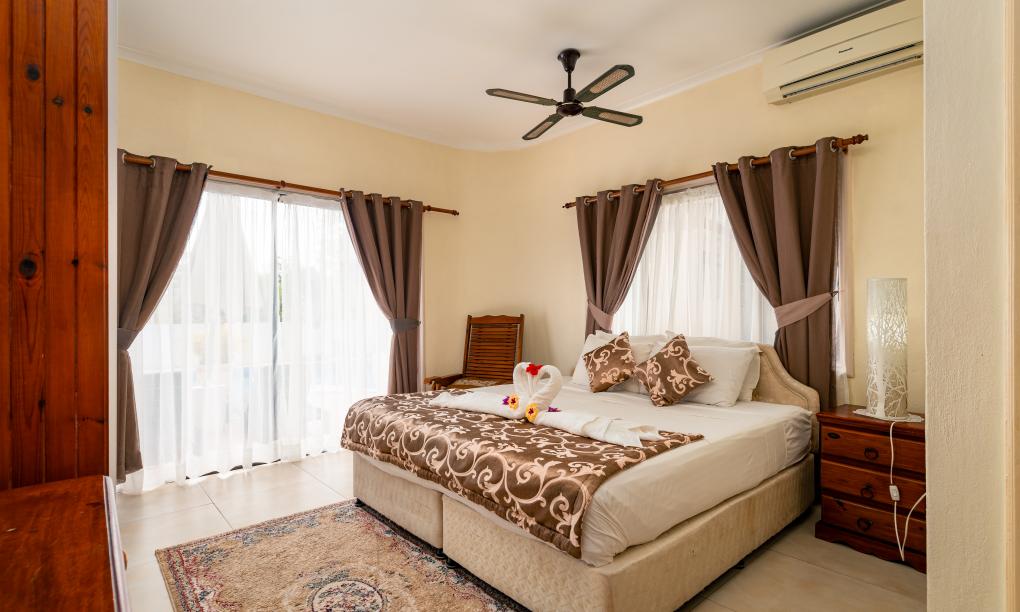 Carana Hilltop Villa - Whole Villa