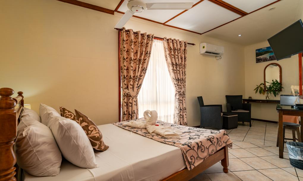 Carana Hilltop Villa - Family Villa