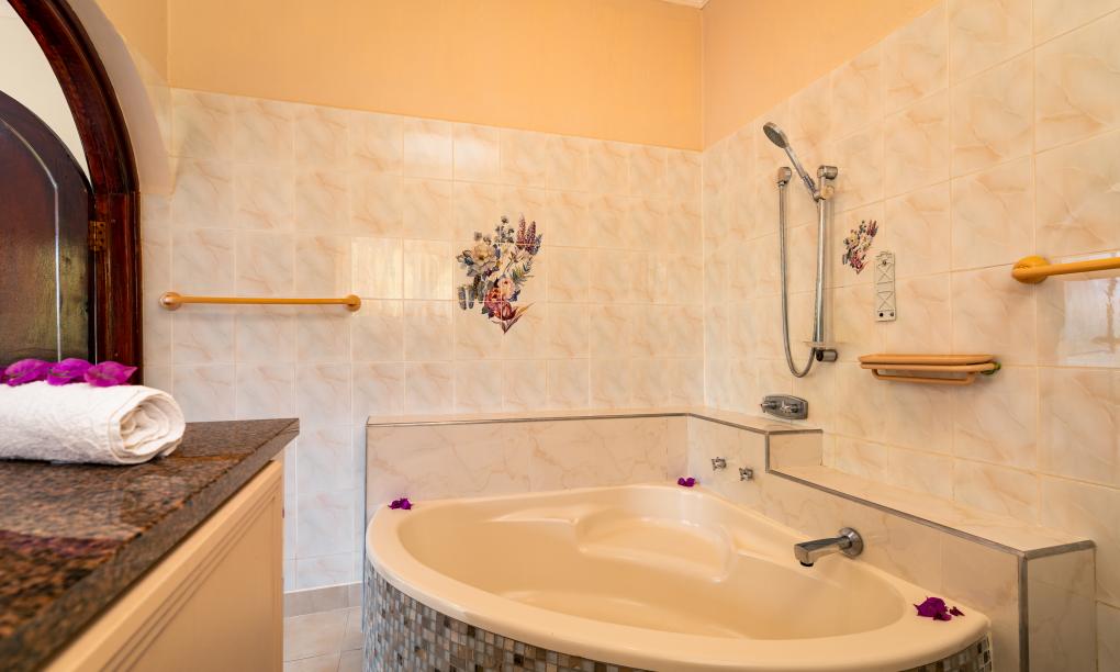 Carana Hilltop Villa - Family Villa