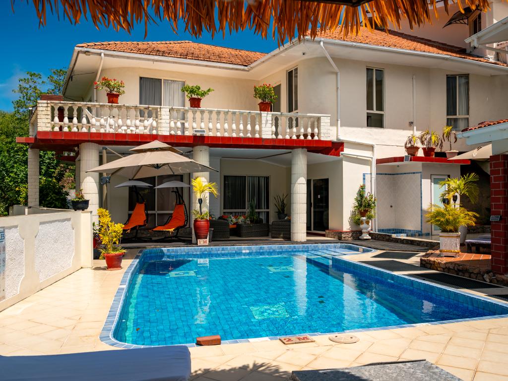 Carana Hilltop Villa - Photo 9