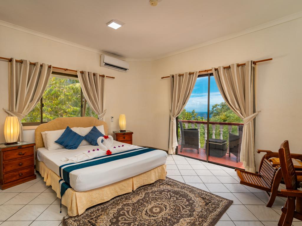 Carana Hilltop Villa - Photo 2