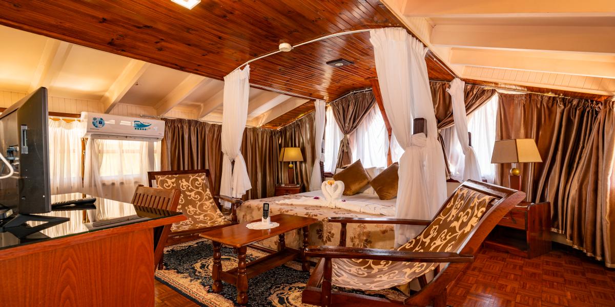 Carana Hilltop Villa - Attic Room