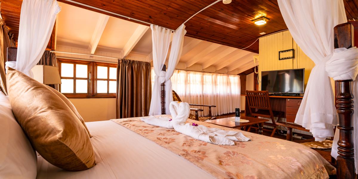 Carana Hilltop Villa - Attic Room