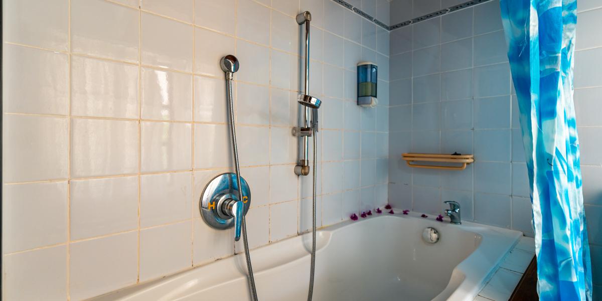 Carana Hilltop Villa - Mansardenzimmer