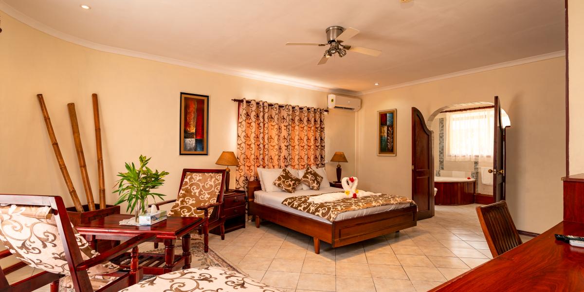 Carana Hilltop Villa - Luxury Room