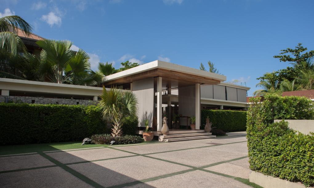 Dhevatara Beach Hotel