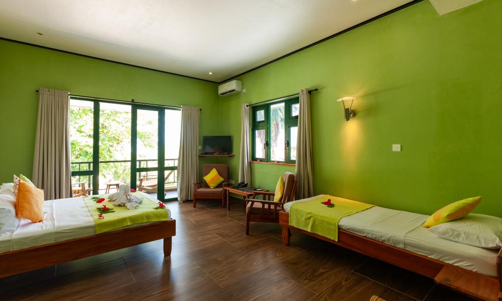 La Kaz Safran - Dreibettzimmer mit Balkon