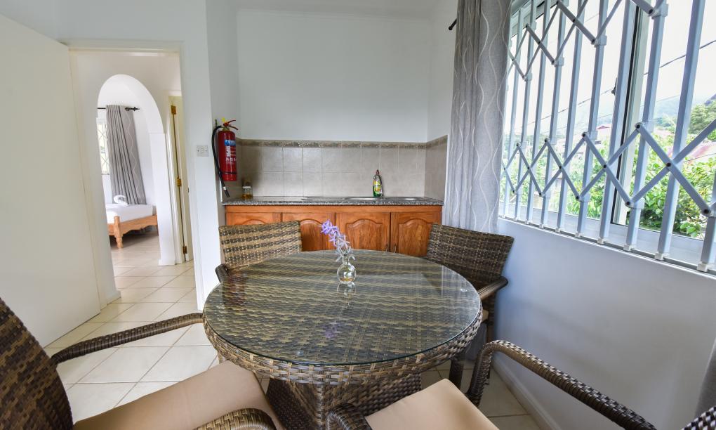 Ocean View Guest House - Top-Floor Room with Kitchenette Mountain View