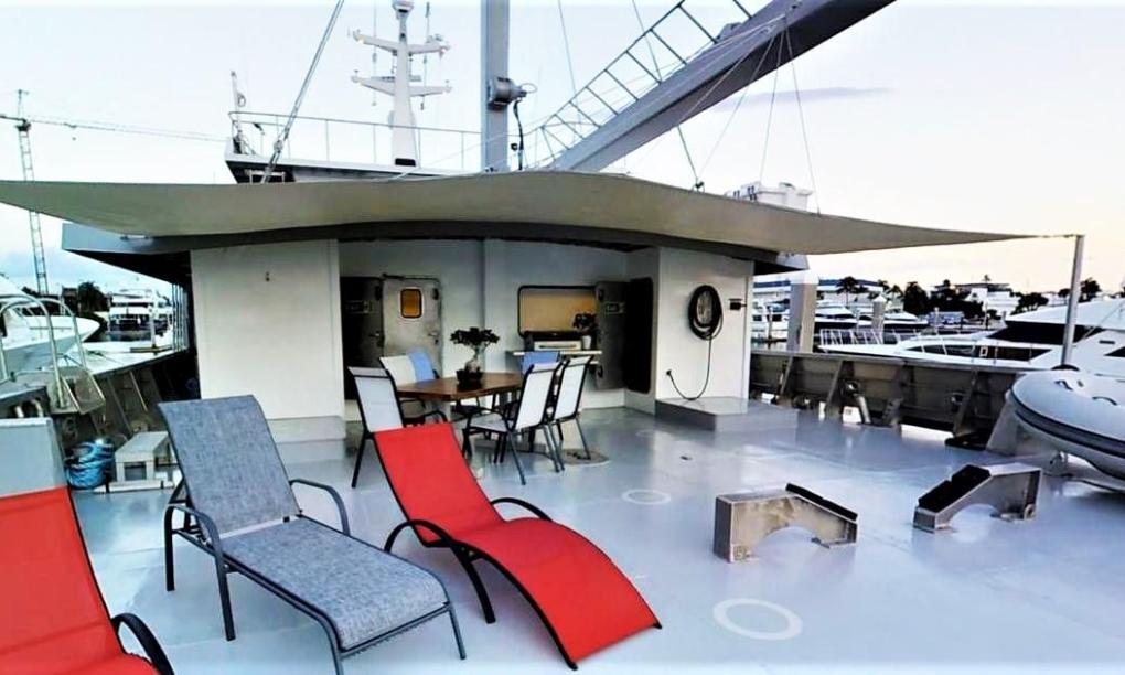 Silhouette Aldabra Expeditions