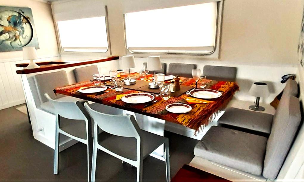 Silhouette Aldabra Expeditions