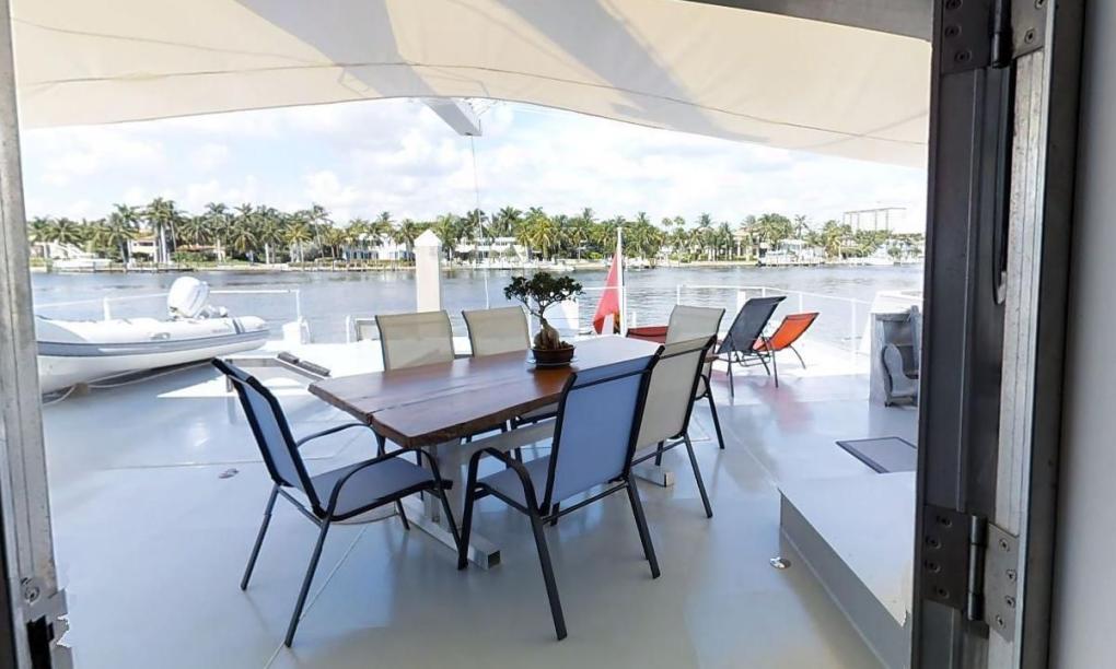 Silhouette Aldabra Expeditions