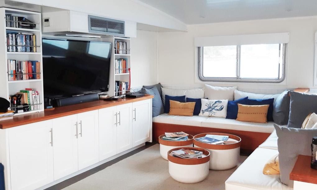 Silhouette Aldabra Expeditions