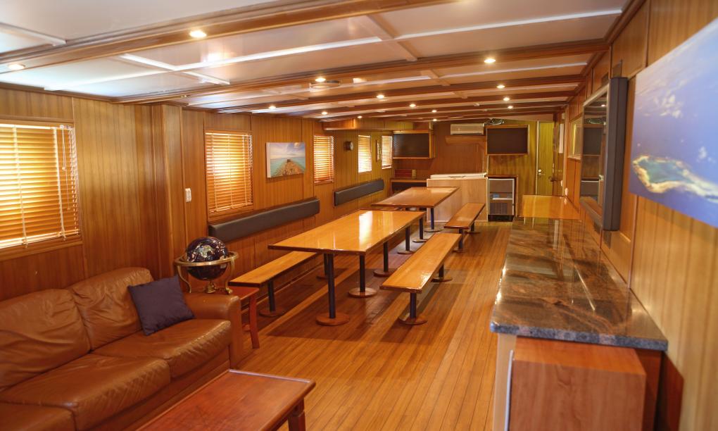 Silhouette Aldabra Expeditions