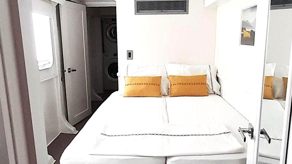 Photo 74: Silhouette Aldabra Expeditions - Seychelles (Seychelles)