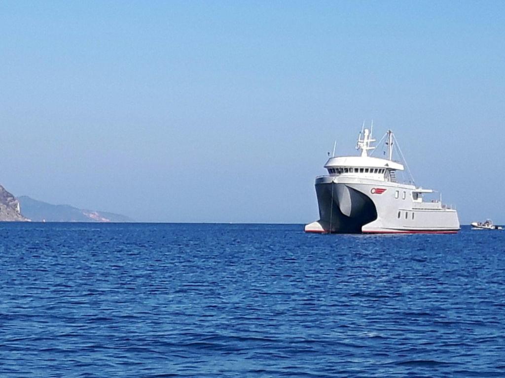Silhouette Aldabra Expeditions - Photo 3